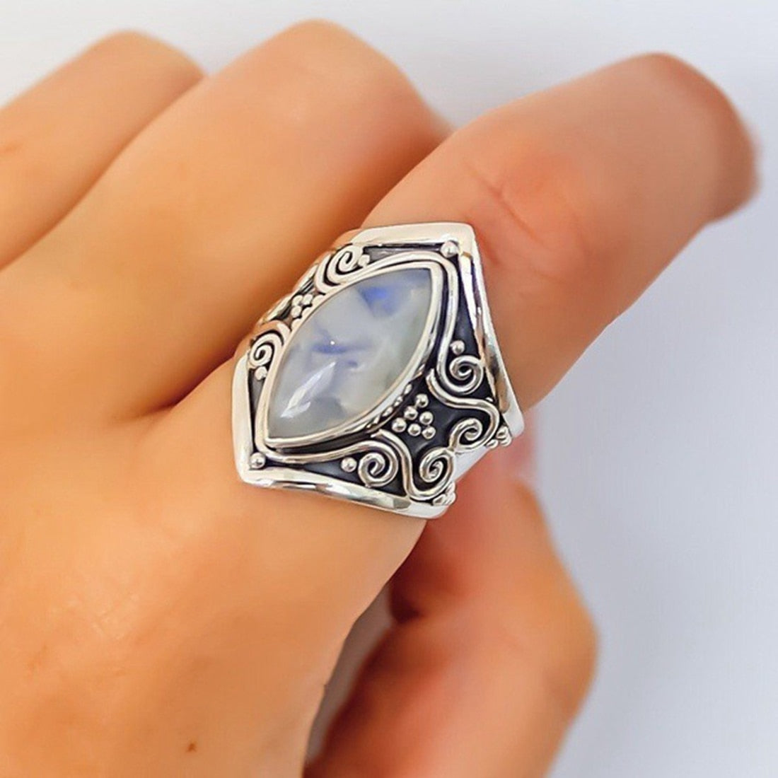 Grosse bague Bohème en argent et Pierre de Lune Bijoux d'âmes