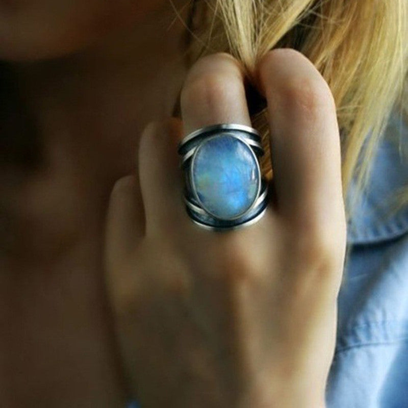 Grosse bague de Féminité en argent et Pierre de Lune Bijoux d'âmes